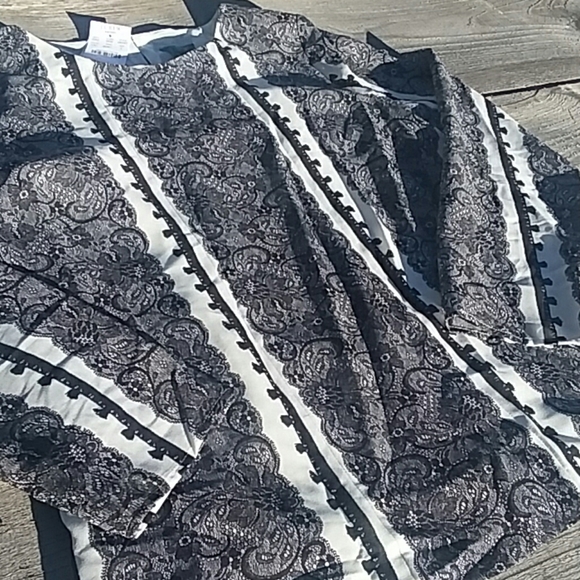 NWT J Crew Black White Pattern Blouse Size Small - Picture 3 of 5